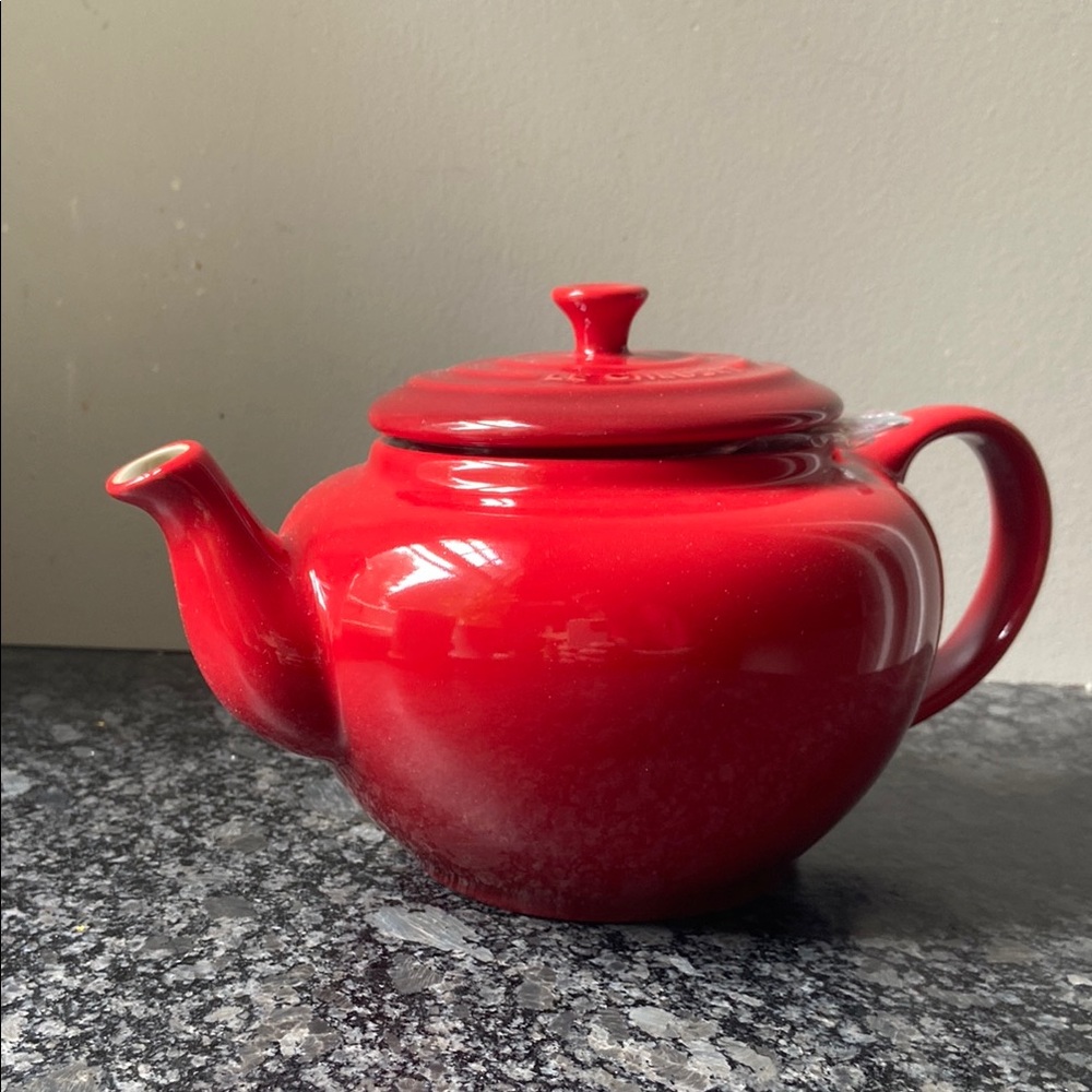 Le Creuset Short Round Teapot with Infuser
